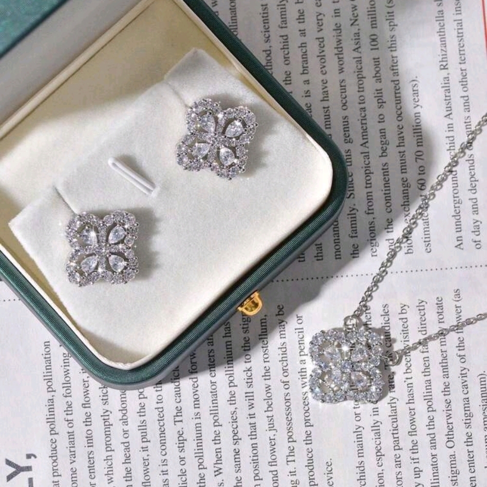 #32 Silver Lucky Clover Necklace And Earrings, Stainless Steel